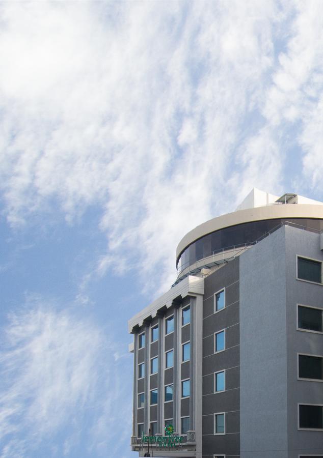 Lemon Tree Hotel, Banjara Hills, Hyderabad Exterior foto